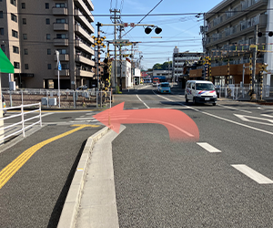 パルティ・フジ衣山の前を左折